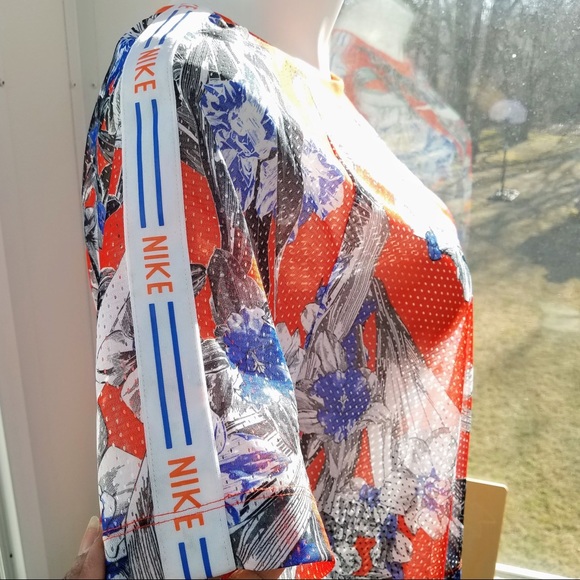 Nike Red & Blue Tropical Print Perforated Boxy Cropped Short Sleeve Tee Shirt - Picture 6 of 8